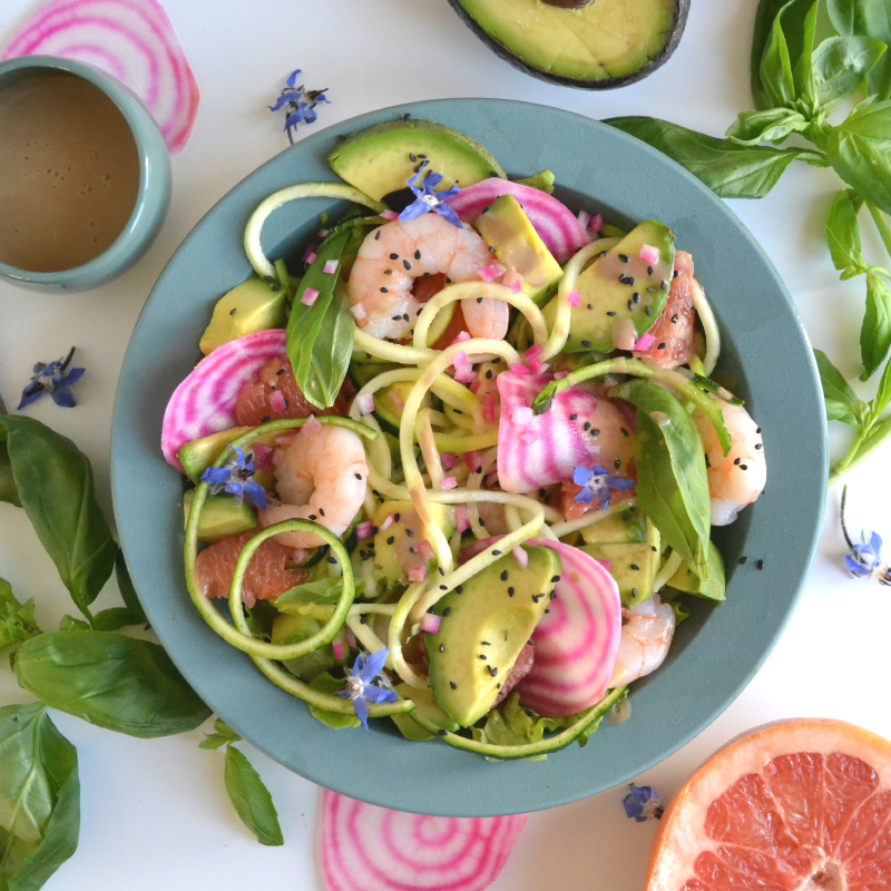 Salade composée aux crevettes, avocat, pamplemousse et sa vinaigrette au café