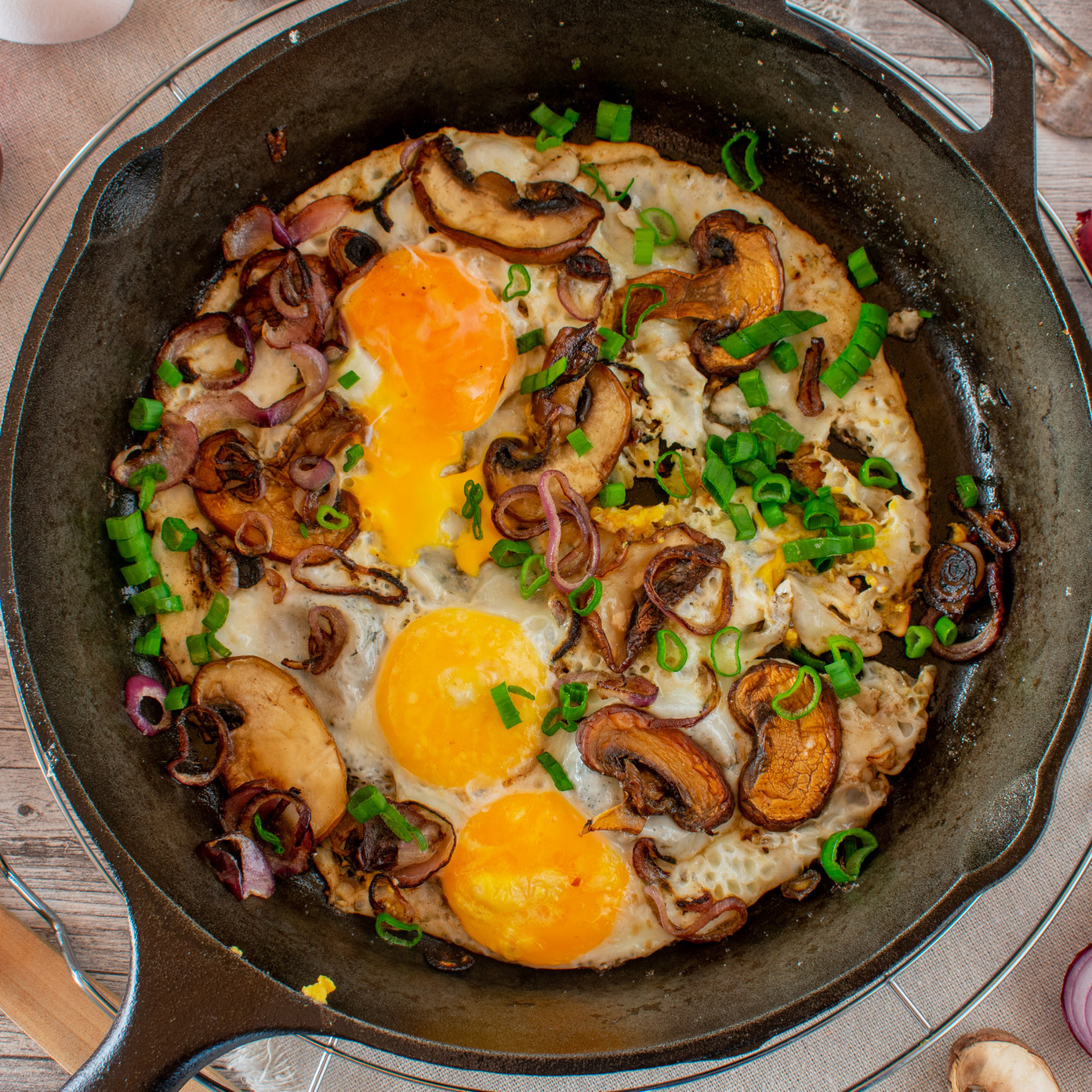 Champignons et œufs au café