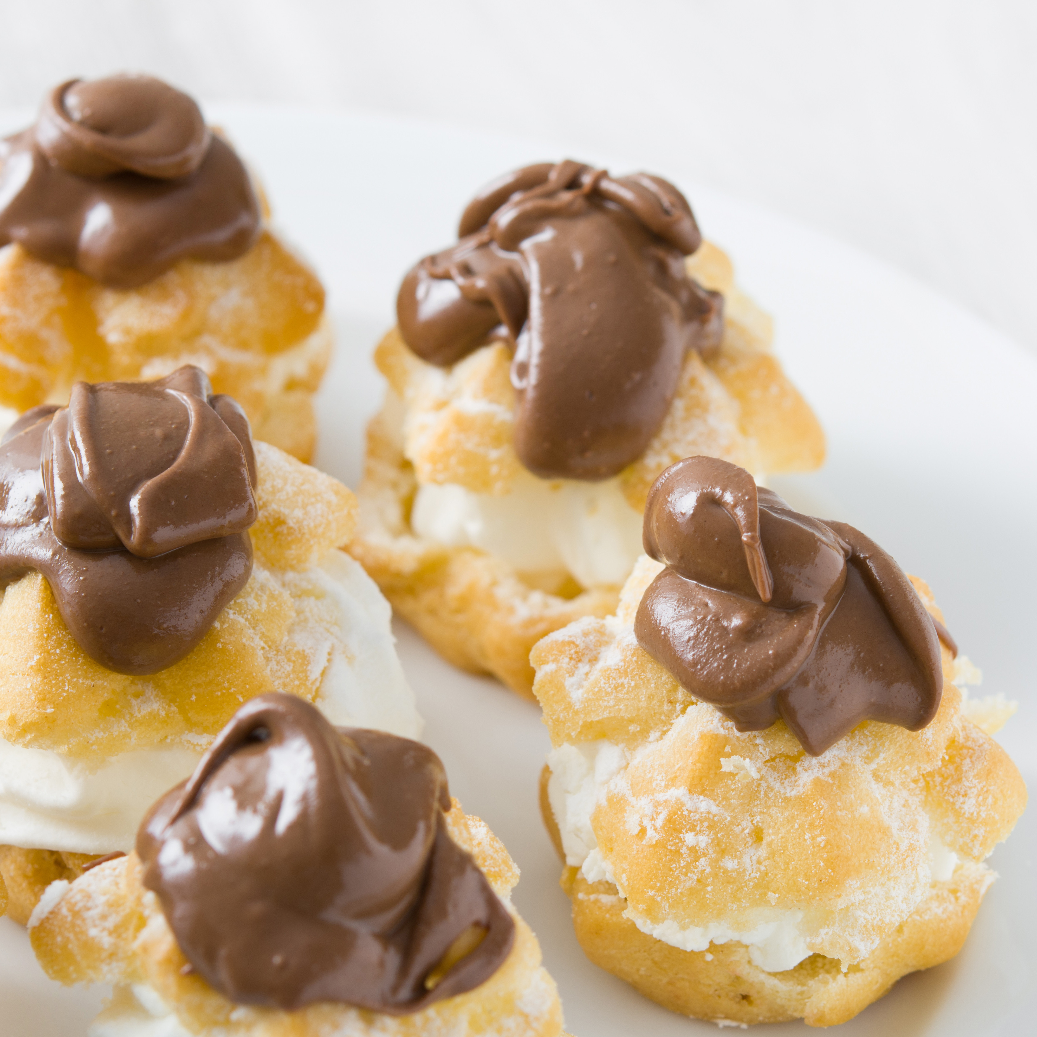Religieuse au café